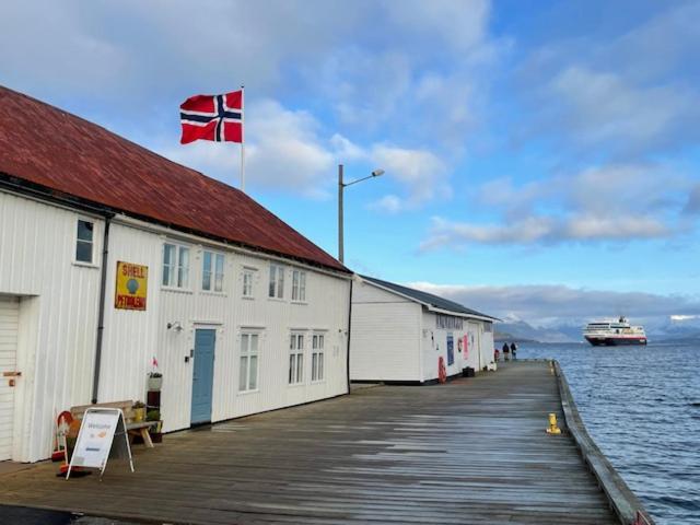 1. etg i Dampskipsbrygga, Lødingen havn Eksteriør bilde